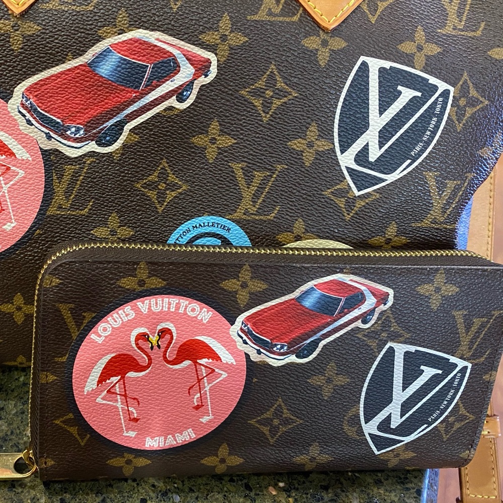 Limited Edition Louis Vuitton World Tour Monogram Zippy wallet - Picture 4 of 5